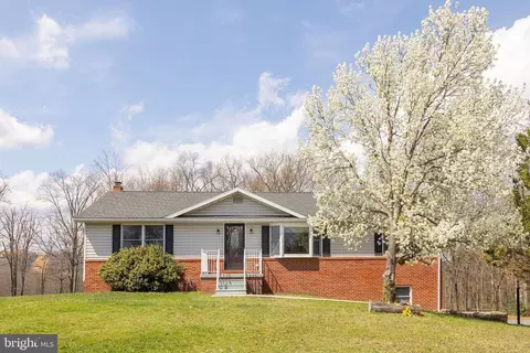 25 Nelson Ln, Berkeley Springs, WV 25411