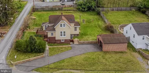 151 S Laurel Ave, Berkeley Springs, WV 25411