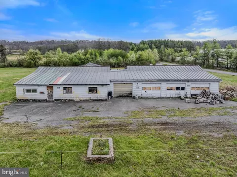 11249 Valley Rd, Berkeley Springs, WV 25411