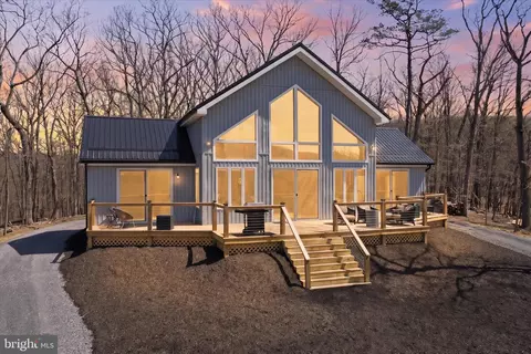 432 Lost Point Ln, Berkeley Springs, WV 25411
