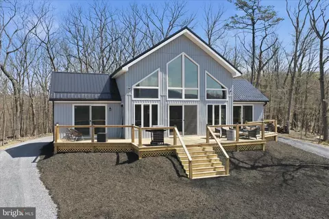 432 Lost Point Ln, Berkeley Springs, WV 25411