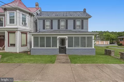 262 N Washington St, Berkeley Springs, WV 25411