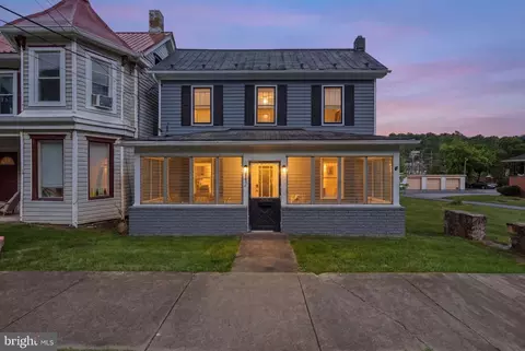 262 N Washington St, Berkeley Springs, WV 25411