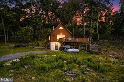 371 Katelyn Ln, Great Cacapon, WV 25422