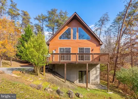 575 Creekview Ln, Berkeley Springs, WV 25411