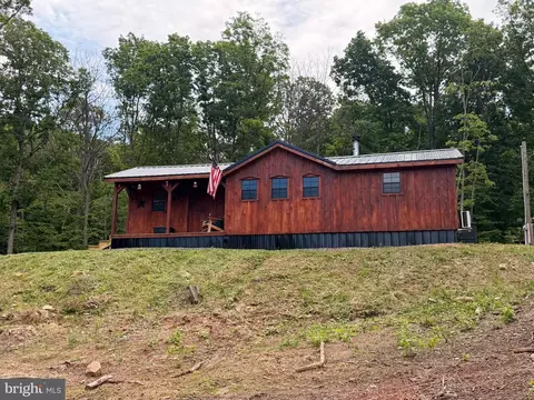 448 Chickloon Ln, Great Cacapon, WV 25422