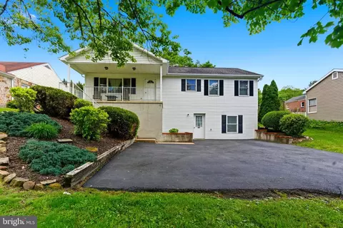 488 Harrison Ave, Berkeley Springs, WV 25411