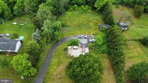 71 Bennett Ln, Berkeley Springs, WV 25411