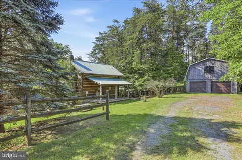 351 Whitetail Dr, Berkeley Springs, WV 25411