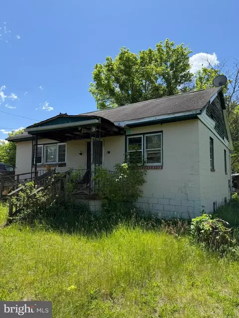 229 Wilson St, Paw Paw, WV 25434