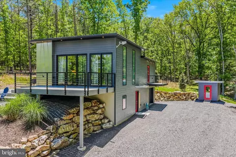 80 Holly Hill Ct, Berkeley Springs, WV 25411