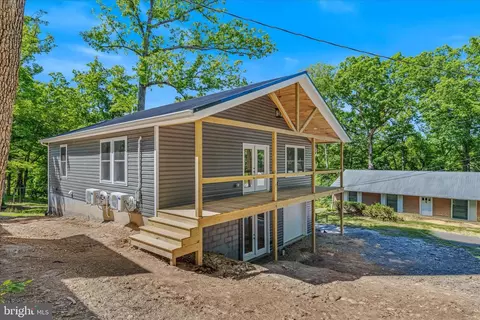 21 Hilltop St, Berkeley Springs, WV 25411