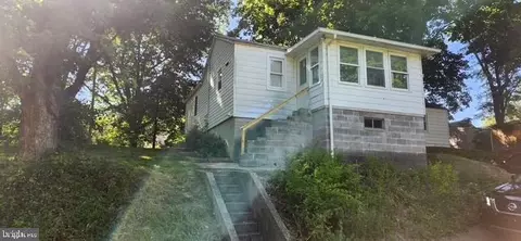 81 Norris Ave, Berkeley Springs, WV 25411