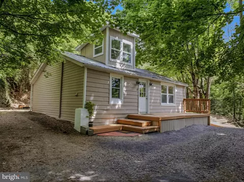64 Hobday Ln, Berkeley Springs, WV 25411