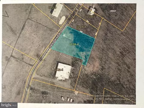 Sand Mine Road, Berkeley Springs, WV 25411