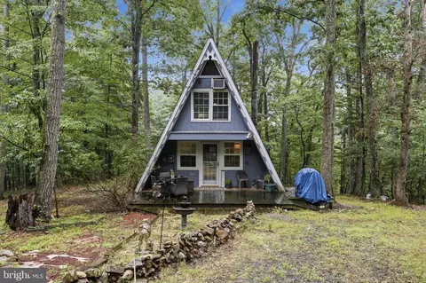 133 Pepper Ln, Great Cacapon, WV 25422