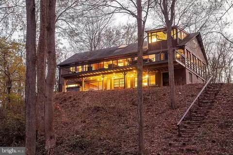 590 Hunters Camp Rd, Great Cacapon, WV 25422
