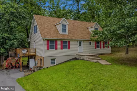 74 Key Acres Dr, Berkeley Springs, WV 25411