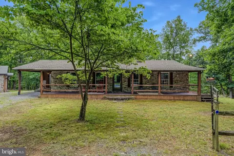 781 Moss Ln, Great Cacapon, WV 25422
