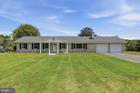 11195 Valley Rd, Berkeley Springs, WV 25411