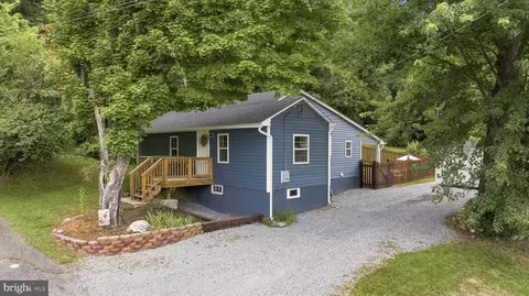 96 George Ln, Berkeley Springs, WV 25411
