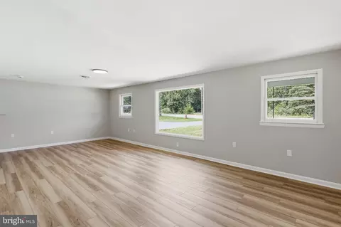 11223 Valley Rd, Berkeley Springs, WV 25411