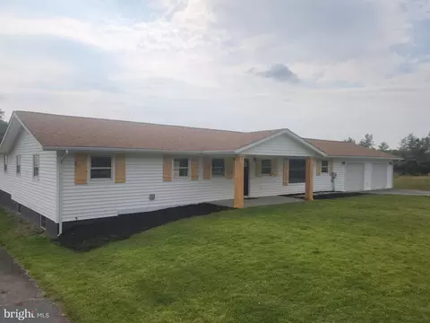 11223 Valley Rd, Berkeley Springs, WV 25411