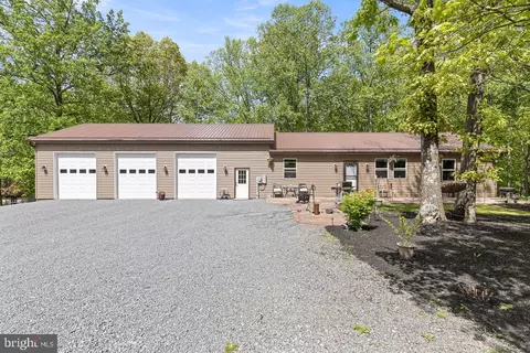 859 Hank Ln, Berkeley Springs, WV 25411
