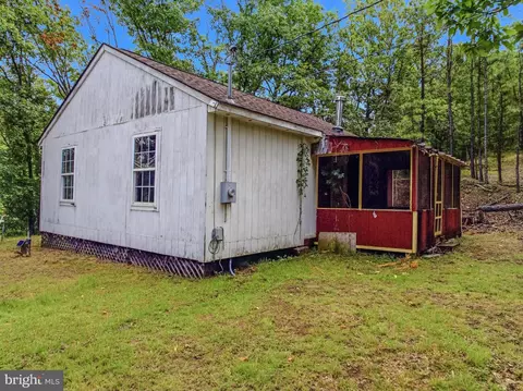 2230 Seldom Seen Rd, Great Cacapon, WV 25422