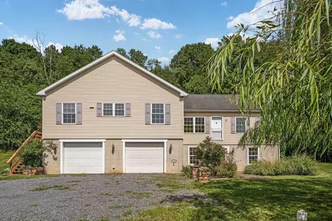 102 Zebra Ln, Berkeley Springs, WV 25411