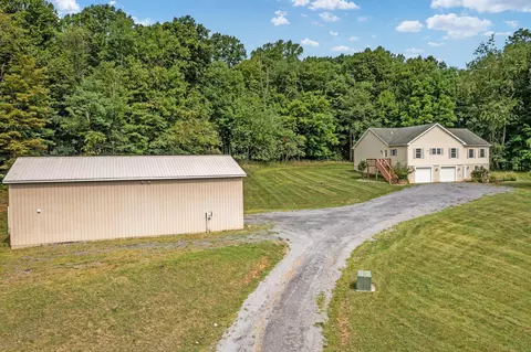 102 Zebra Ln, Berkeley Springs, WV 25411