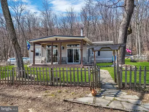 516 Roberts Rd, Great Cacapon, WV 25422