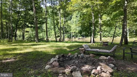 121 Limestone Pond Ln, Great Cacapon, WV 25422