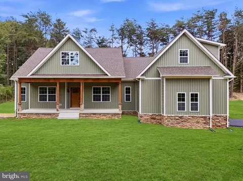 43 Spruce Ln, Berkeley Springs, WV 25411