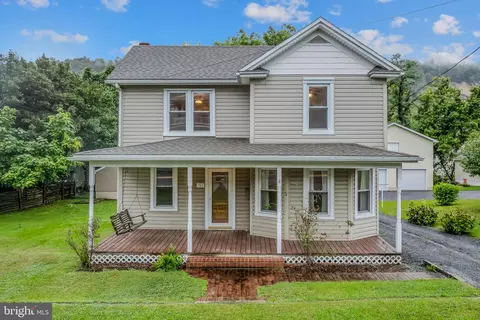307 Harrison Ave, Berkeley Springs, WV 25411