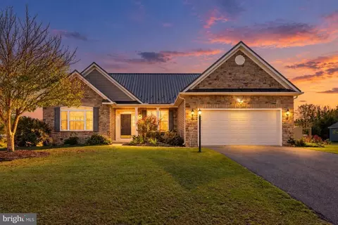 40 Willie Mayes Ct, Berkeley Springs, WV 25411