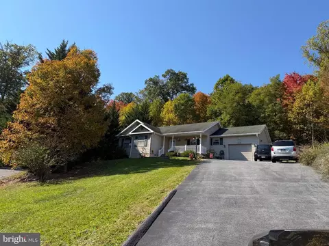 171 Southridge Dr, Berkeley Springs, WV 25411