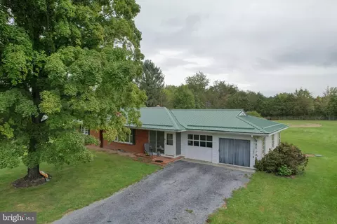 4615 Valley Rd, Berkeley Springs, WV 25411