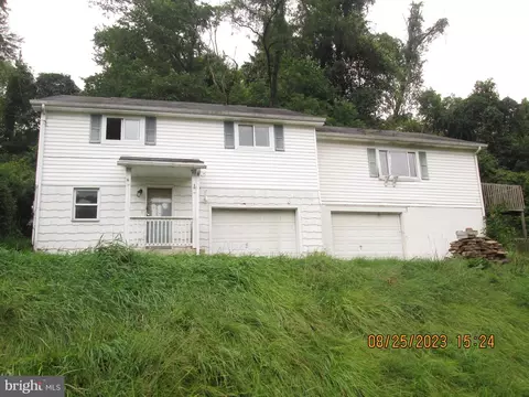 202 Elk Ave, Fairmont, WV 26554