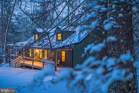 35 Twin Oaks Ln, Mount Lookout, WV 26678