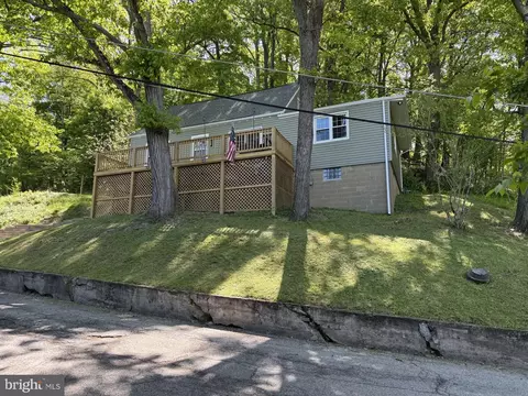 Exterior - 32 Fairfax Dr, Wheeling, WV 26003 photo 2 of 5