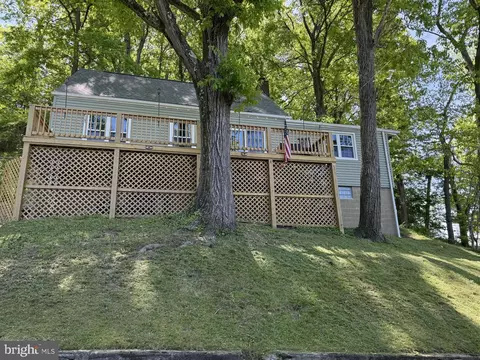 32 Fairfax Dr, Wheeling, WV 26003