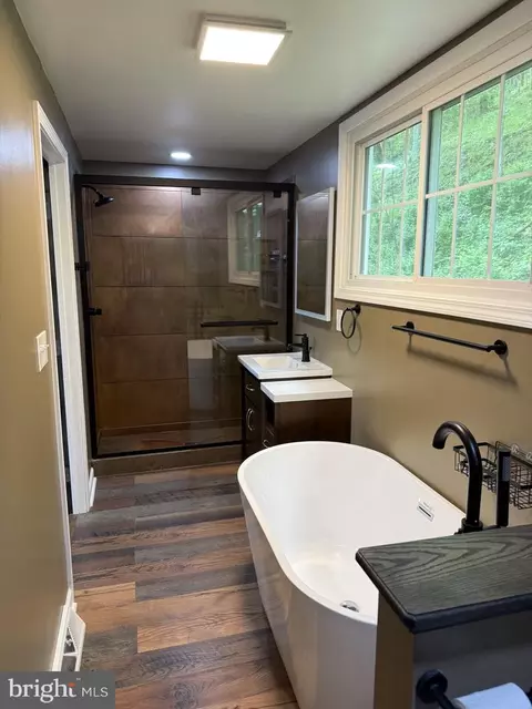 Bath - 32 Fairfax Dr, Wheeling, WV 26003 photo 2 of 4