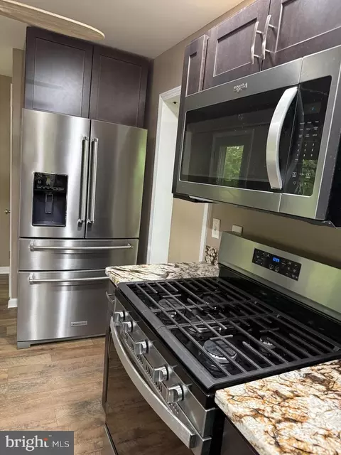 Kitchen - 32 Fairfax Dr, Wheeling, WV 26003 photo 3 of 4