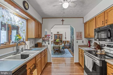 Entry Way - 671 E Alpine Dr, Terra Alta, WV 26764 photo 6 of 10