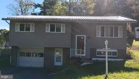 108 King Dr, Kingwood, WV 26537