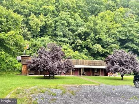 27555 Mountaineer Dr, Seneca Rocks, WV 26884
