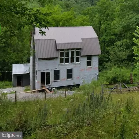 3307 Roaring Creek Rd, Seneca Rocks, WV 26884