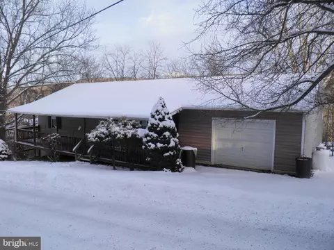 70 Cherry St, Franklin, WV 26807