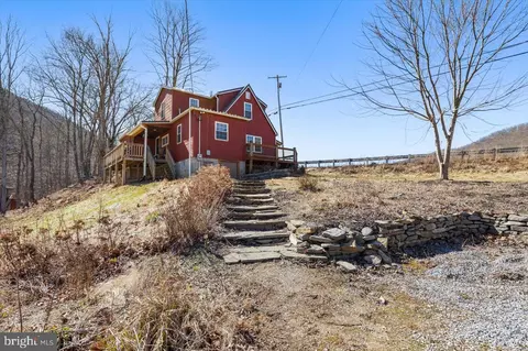 16834 Mountaineer Dr, Riverton, WV 26814